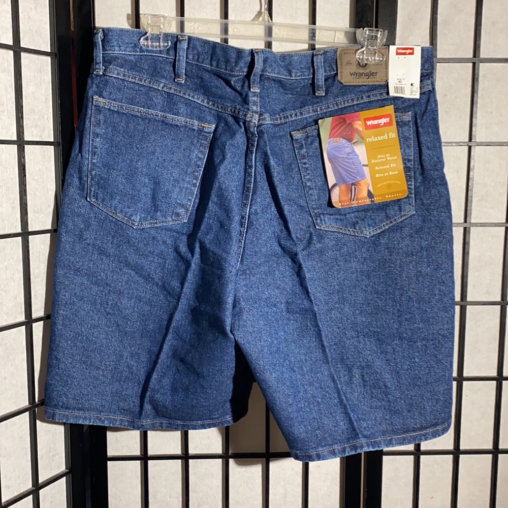 Wrangler Relaxed Fit Shorts NWT Size 40 - Picture 4 of 6